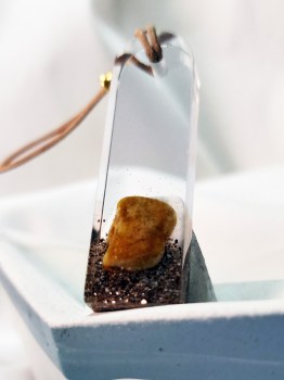 Χειροποίητο κόσμημα - στήλη από ρητίνη