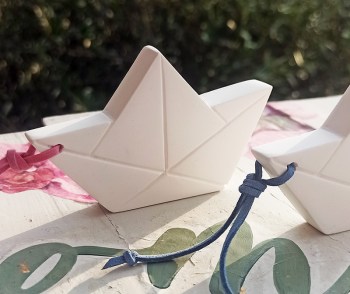 Λευκό καραβάκι οριγκάμι origami από χυτό υλικό για μπομπονιέρα