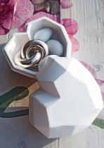 Μπομπονιέρα μπιζουτιέρα κουτί λευκή καρδιά οριγκάμι origami με κουφέτα