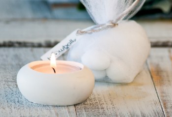 Λευκό χυτό βότσαλο από υλικό πορσελάνης με κερί για μπομπονιέρα